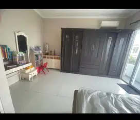 Jual rumah 3 lantai dalam kompleks di Pulo Asem Jakarta