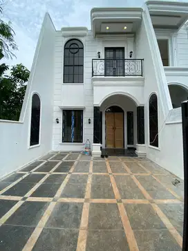 Rumah 2 lantai mewah lokasi nempel boulevard GDC depok
