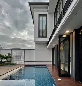 DIJUAL Rumah Mewah sudah ada Pool dan Lokasi Strategis BSD City