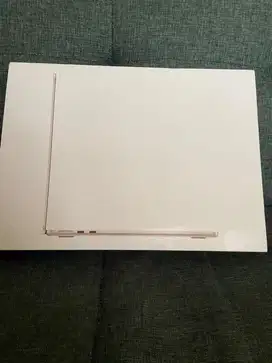 Macbook Air M3 13 8/256GB Starlight Garansi Apple 1thn