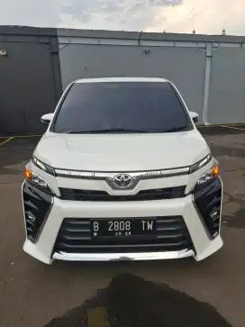 Toyota voxy 2018 low km
