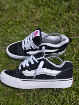 Vans knu school