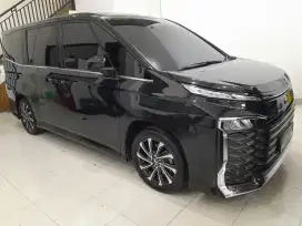 Toyota Voxy 2.0 Hitam 2022 Automatic