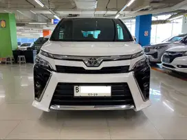 Toyota Voxy 2.0 AT 2018/2019