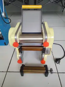 Mesin Giling Mie/Pemipih Adonan untuk cireng