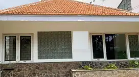 DIJUAL RUMAH BAGUS LOKASI STRATEGIS PUSAT KOTA RAYA DARMO SURABAYA