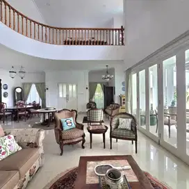 Rumah dalam cluster ada kolam renang di Bintaro, tangerang selatan