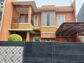 Rumah Mewah Taman Luas 3 Kamar Tidur Tanah 130m2 di Bintara