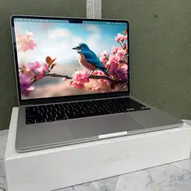 MacBook Air 13 inch M2 2022 Fullset 8/256GB Silver second garansi resm