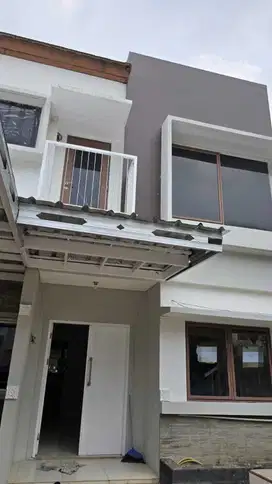 Disewakan Rumah 2 Lantai dalam cluster di JGC, Cakung Jakarta Timur