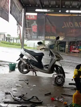 Jasa service sepeda motor