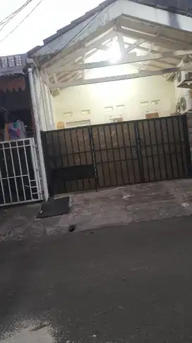 Dijual Rumah di Griya Loka BSD Tangsel, Lokasi Strategis
