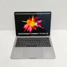 Macbook Pro 2017, TWo Thunderbolt 3 ports Non Touchbar