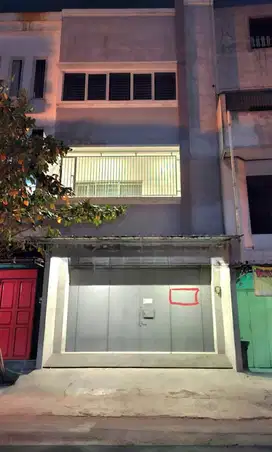 Ruko 3 lantai solo kota jl.Stabelan strategis