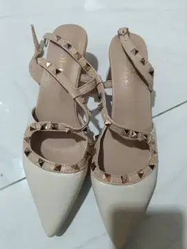 Sepatu sendal wanita merk loei