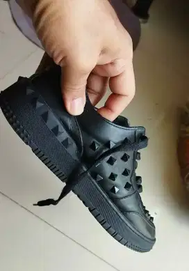 VALENTINO GARAVANI ITALY ORGINAL size 43