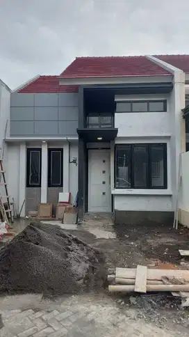 DIJUAL RUMAH BARU TENGAH KOTA HANYA 10 MENIT KE SIMPANG 5 SEMARANG