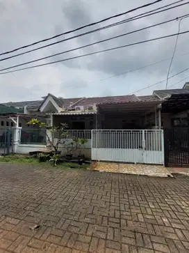 Rumah shm siap huni depan taman bsd city
