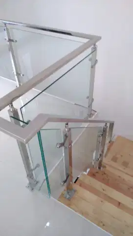 Railing Tangga Stainless Kaca Tempered Jogja