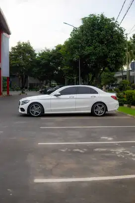 Mercedes-Benz C300 2018 Bensin