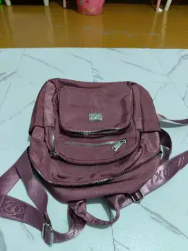 Tas ransel pink ke unguan