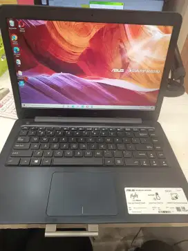 laptop asus E402Y AMD