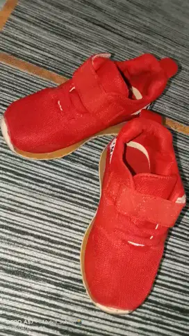 Sepatu keren anak