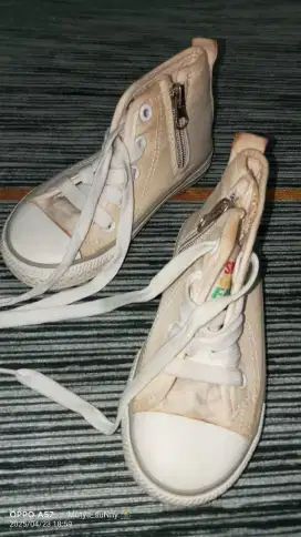 Sepatu keren anak