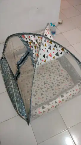 Tempat Tidur Bayi