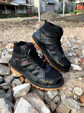 Sepatu Safety Boots Besi