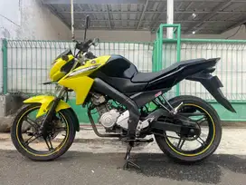 Motor Yamaha Vixion Hitam Kuning 2013