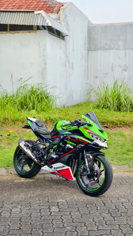 Kawasaki Zx25r 2021 green KRT, kondisi cakep, modif banyak, siap pakai