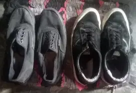 Dua pasang sepatu tujuhlimaribu
