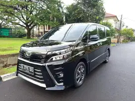 Toyota Voxy 2.0 2020 AT