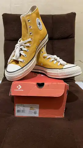 Sepatu Converse size 44