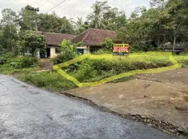 Kav Tanah depan jalan raya