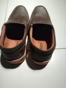 Sepatu Kickers ukuran 42