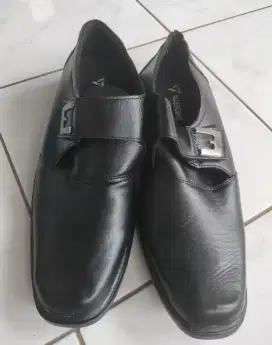 Sepatu Pantofel 42