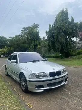 BMW 318i 2001 Bensin