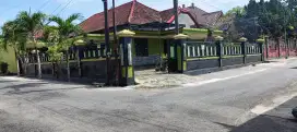 Rumah dijual. Lokasi strategis.