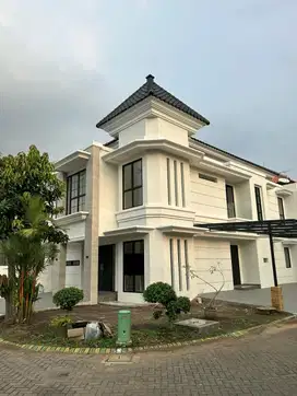 Rumah mewah di Jemursari