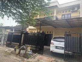 Rumah cantik depan taman sudah tinggi dari jalan