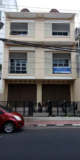 STRATEGIS Ruko Baru siap huni dekat Titik Nol Kilometer.