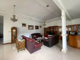 Di Jual Rumah Mewah Bangunan Terawat Di Mainroad Pajajaran BANDUNG