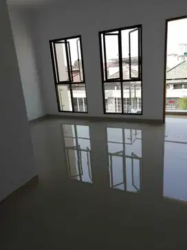 Rumah baru Duri Kepa siap huni 3 lantai Jakarta Barat