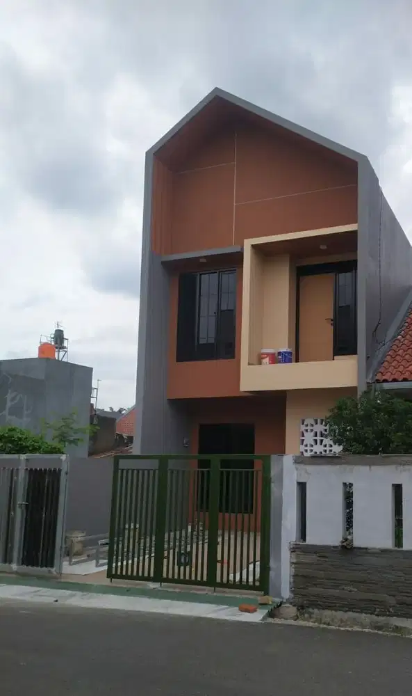 RUMAH BARU 2 LANTAI DI CISARANTEN ARCAMANIK BANDUNG SIAP HUNI