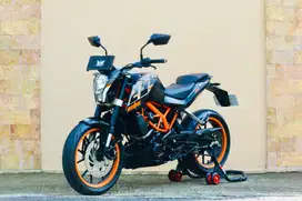 KTM Duke 250 abs like new W175 W250 MT25 CBR250
