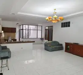 DIJUAL CEPAT RUMAH BESAR HARGA HERAN TAMAN HOLIS 1