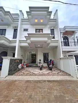 RUMAH BARU SIAP HUNI DALAM CLUSTER ROOFTOP DI JAGAKARSA JAKSEL
