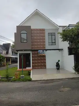 dikontrakkan rumah bagus siap huni private pool